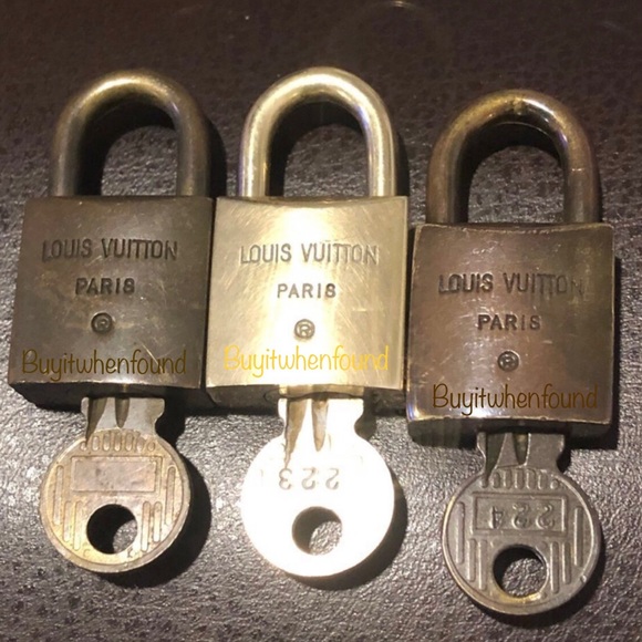 Vintage LOUIS VUITTON Lock & Key 200 Series LV Lock Key Authentic (Master List) - Picture 16 of 17
